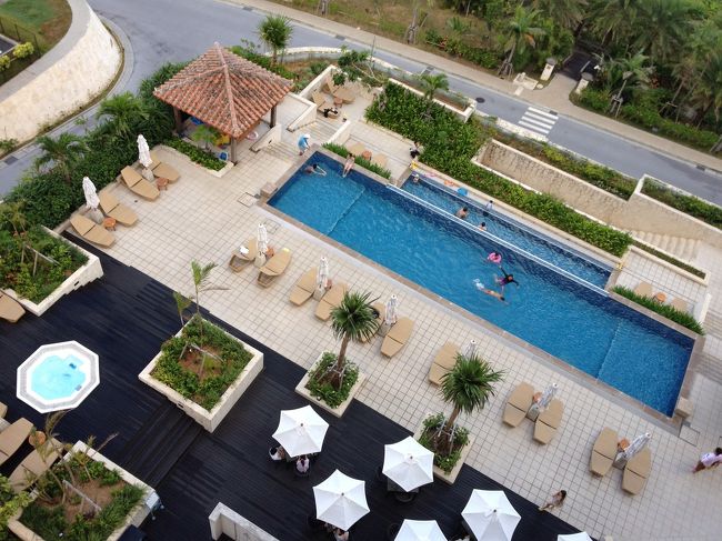 ホテルのプールです＊