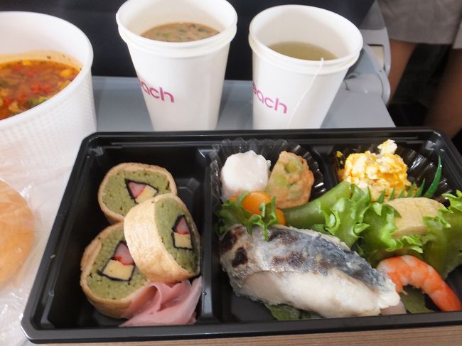 こちらは蕎麦寿司弁当。味噌汁付きで950円。いずれも味はまずまず。