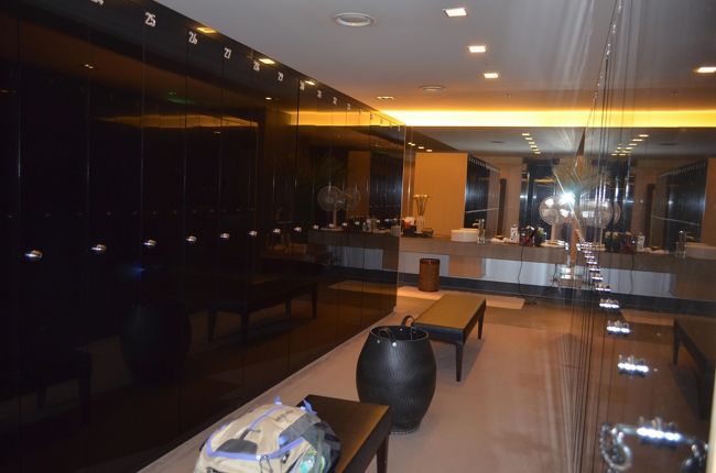 ロッカー内の様子。清潔だ。ちゃんと鍵もかかるので貴重品は中に入れておく。