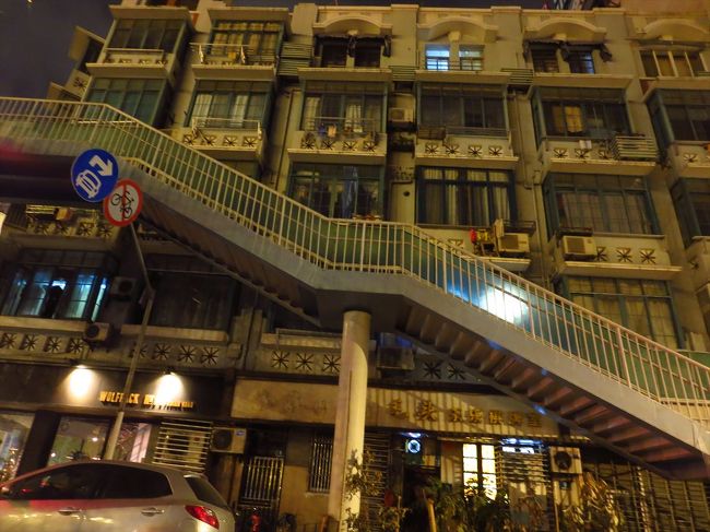 0時過ぎ。<br /><br />ポン吉先生をホテルの前で降ろし、そのままタクシーで自宅へ。<br /><br />写真はトンネル付近かな。