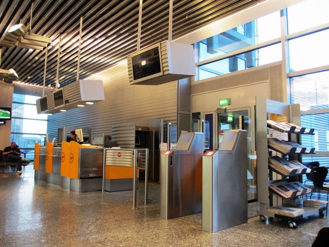 何人かの外国人がカウンターで聞いていましたが、エアポートがどうのこうのと聞こえたような。。。<br />空港で何かあったんかな？？ちょっぴり心細い瞬間でした。