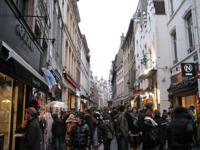 それから<br />こんな通りブラブラ通って