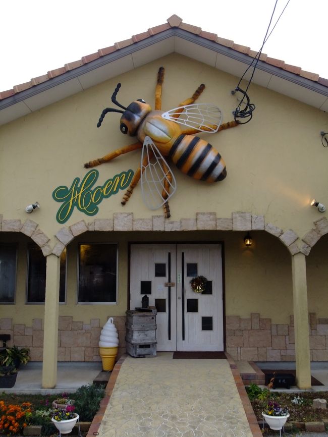 お正月花の教室に行く時間がお昼からでしたので<br />宇佐のインターの近くに　オムライスの美味しいランチセットがあるって事で　はじめてお邪魔しました。