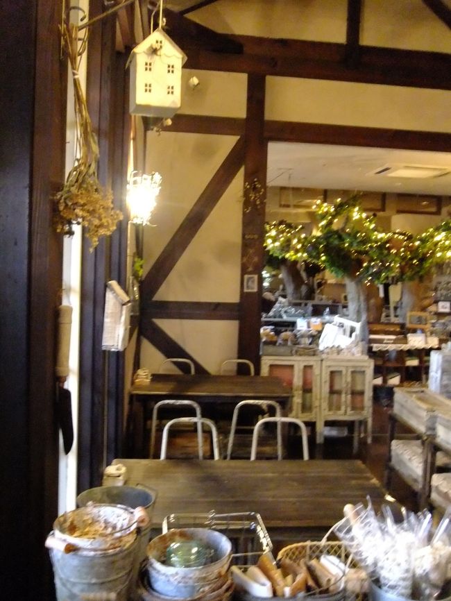 カフェと雑貨の店舗です