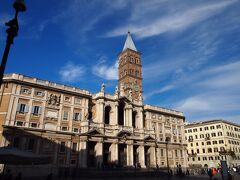 サンタマリアマッジョーレ教会。すごく壮大でかっこいい。
ローマで始めて見た教会。結構感動した〜！