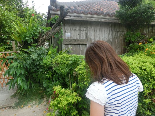 でもそろそろお腹がすいてきたので昼食を！<br />とガイドブックをどっかの店先で読み漁りここに決定！！<br /><br />御殿山(読み方：おうどぅん)<br />うどんの店みたいですが沖縄そばのお店です<br />結構住宅街の中に合って迷いにまよったのに定休日…(T_T)<br />皆様、定休日は確認しましょうね