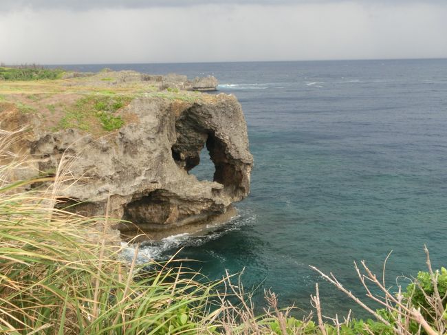 じゃーーーーーーーーん<br />万座毛といえば「象さんのような岩」が有名ですよね<br />でも・・・