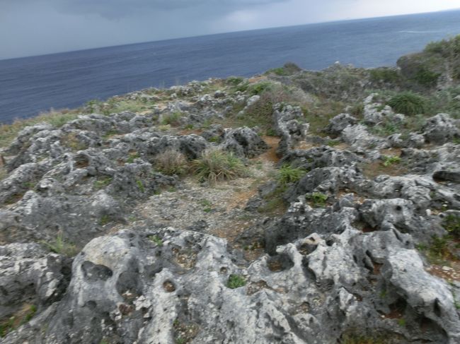 小さいお子様連れの家族さん注意！！<br />ここ遊歩道の最後の方は崖に柵がありません。