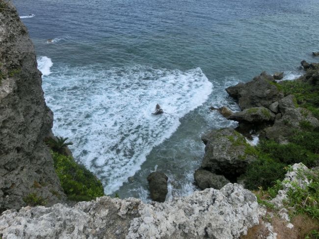 こんなに崖スレスレまで寄れるので注意！！<br />お子様が走るっていっちゃうと、そのまま海へダイブ状態です(>_<)