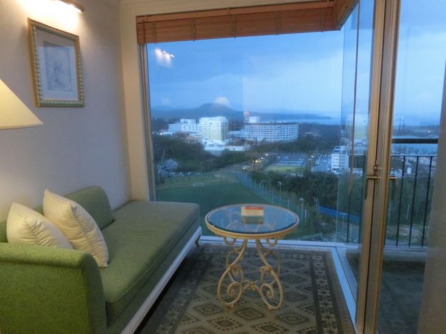 ここ素敵でしょーーーーーー<br />ここで夜お酒飲もうねと話して寝落ち<br />いつものパターン(笑)<br /><br />この横は外に出られるベランダになっています