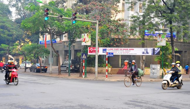 二人乗りバイクと、<br />自転車が・・・