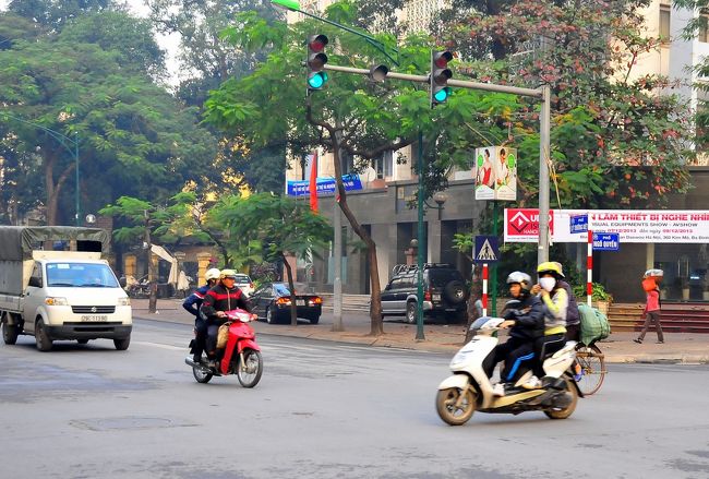 信号無視で、交差点進入。<br /><br />