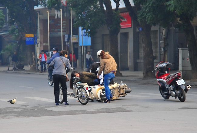 でもバイクと人が、なかなかはずれません。