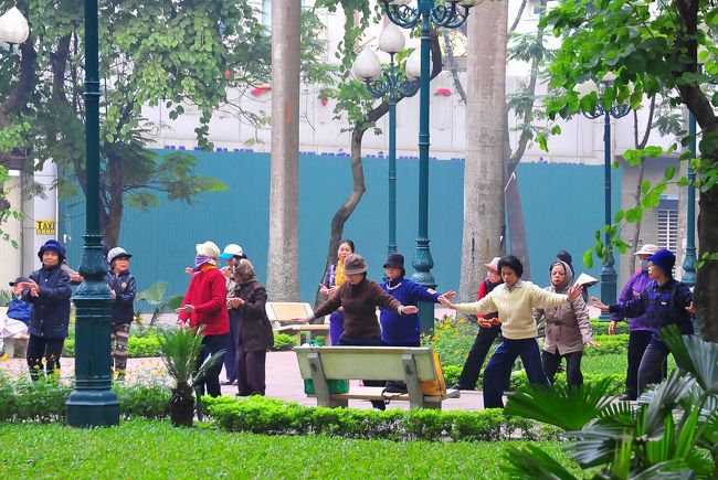 ベトナムに限らず、<br />朝この光景は良く見かけます。