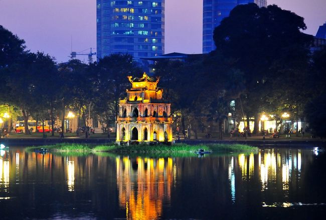 帰りは、<br />ライトアップが始まっていました。