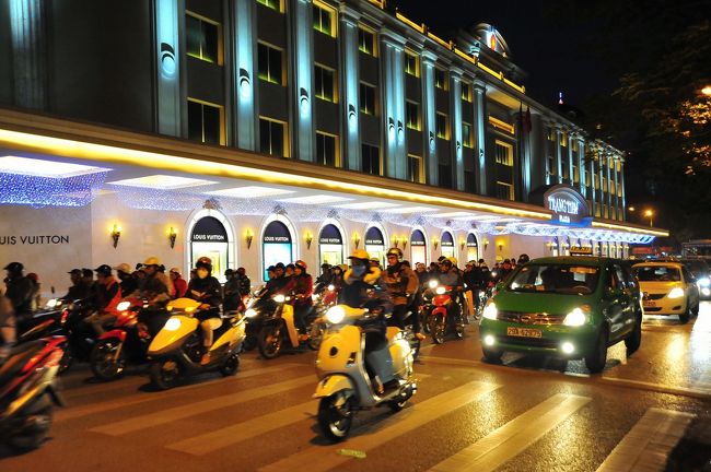 バイク・車の数は、<br />まだ多いように見えますが・・・