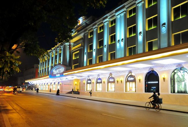 信号待ちの車・バイクの塊が、<br />通り過ぎてしまえば、こうなります。<br /><br />先ほどの喧騒が嘘のようです。<br />