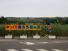 レンタカーを借りてみてビックリ、ピカピカの新車はなんと自分が最初の利用者でした。係の人曰く「まずキズの確認といくところですが、まだ新車ですのでどうぞ乗ってください」って、初めて言われました・・・気分よく出発です。