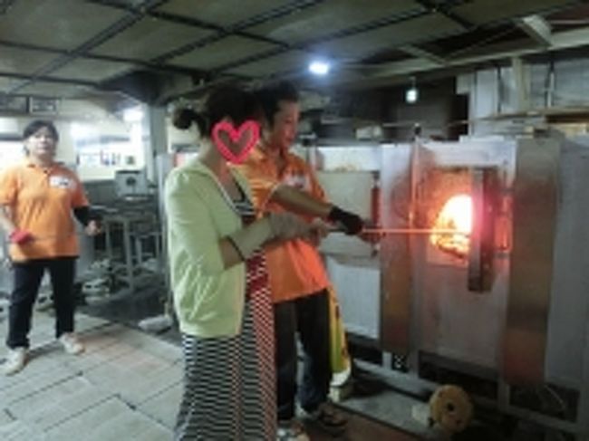 あっついガラスの溶けたのを取ります