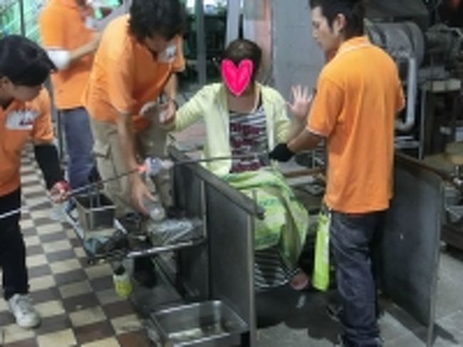 体験という名ですが<br />正直、棒を持ってお兄さんに手を持ってもらって見てるだけです(笑)