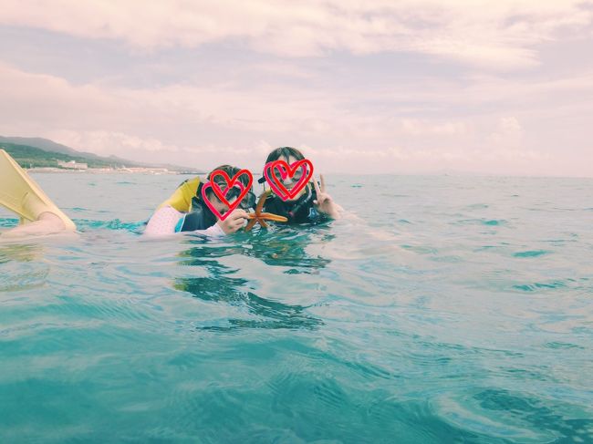 シュノーケル<br />さっきダイビングしたばっかりだったから、魚が遠く感じたけど<br />スタッフさんが潜水してこんな風に持たせてくれたりします♪