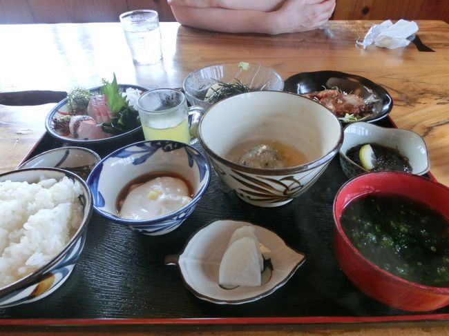 沖縄料理って感じのメニュー<br />地元の奥様方が女子会してました(^o^)