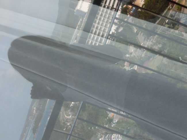 飛行機に遅れないように早めにチェックアウトします。