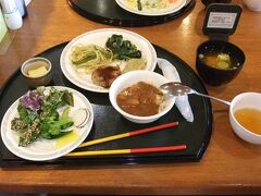 今回の沖縄旅行の最後の食事です。
以前も利用した南城市にあるハーブカフェ・ウコンサロンでランチバイキングです。

ここのランチバイキングは、1,000円とリーズナブルで美味しく頂きました。

