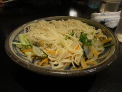 飛行機3本も乗って疲れたのと、20時も過ぎていたので
お酒は飲まずに、ソーメンチャンプルを子どもと分けて食べました。
美味でした(^o^)

オットは定食を食べてました。