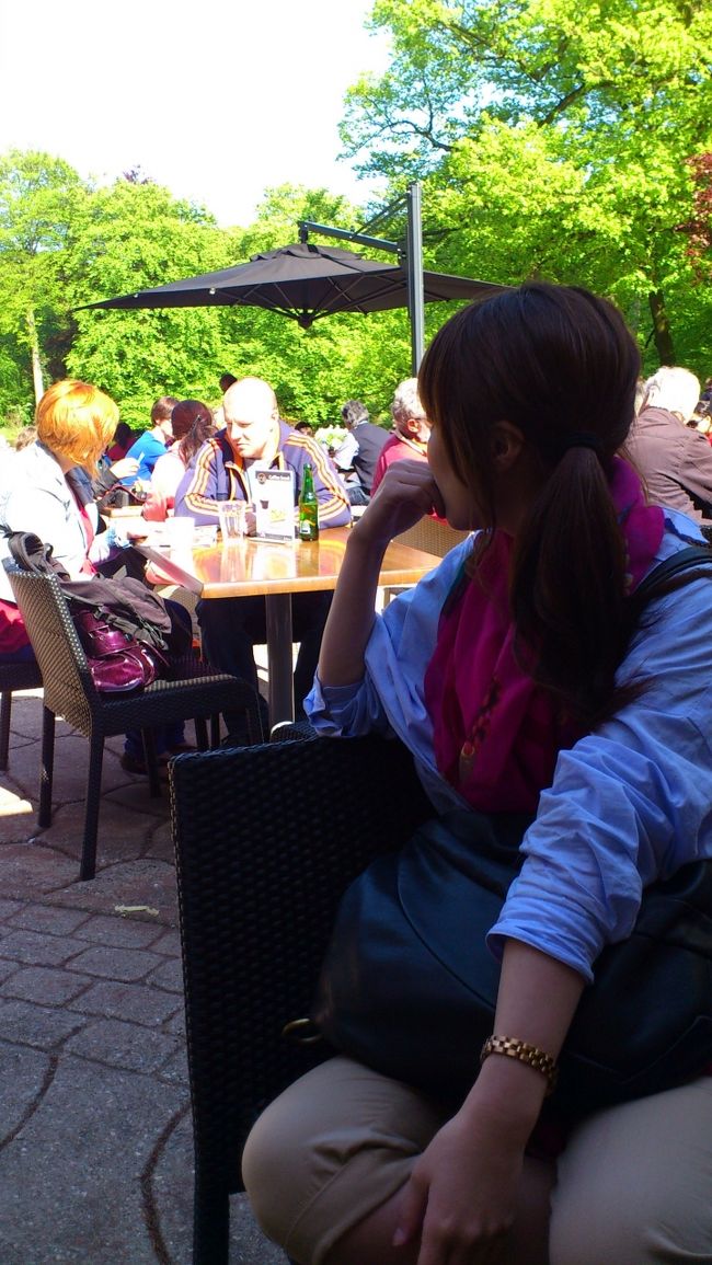 カフェはにぎわっていました☆