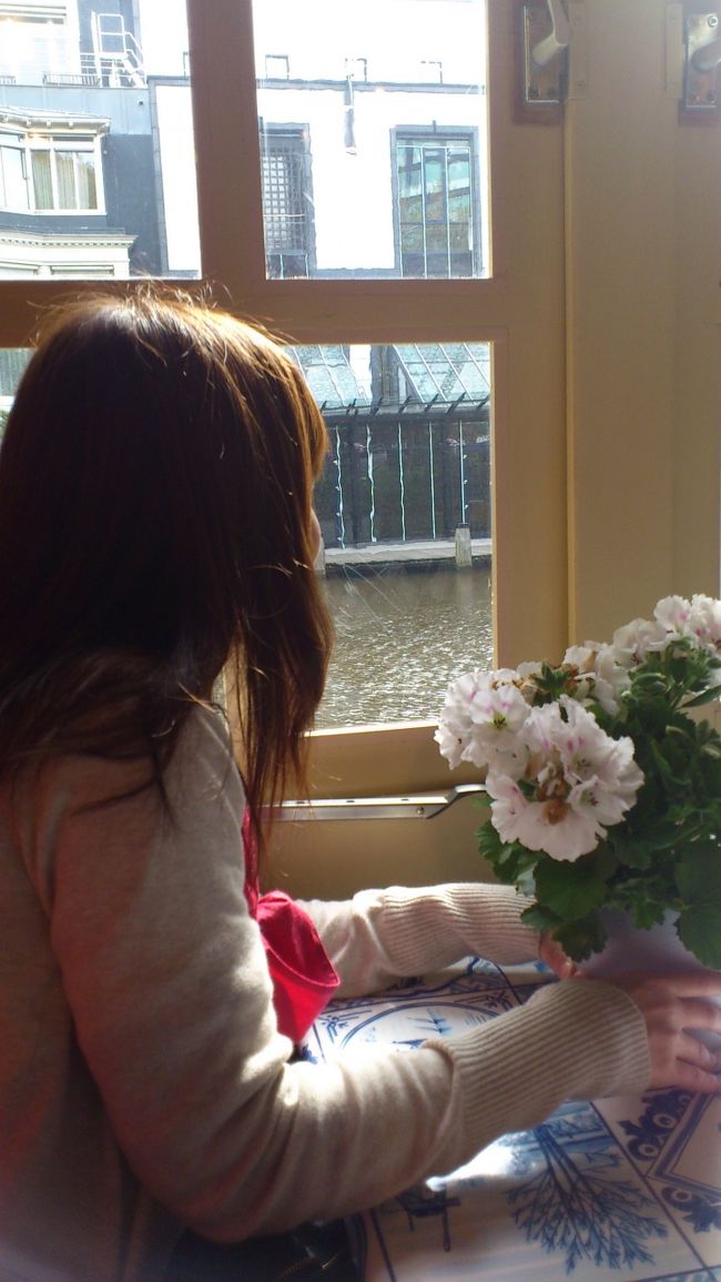 運河沿いにあり、適当に入ったけどおしゃれな店内。