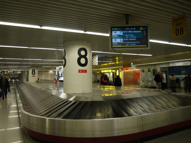 リスボン国際空港には定刻通りランディング。<br />プライオリティタグのお蔭で荷物もあっさり出てきた。<br />一安心。