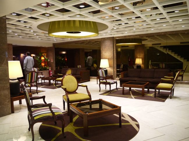 なかなかいい雰囲気のロビー。