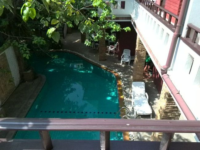 小さいながらプールもあります。<br /><br />ただニューイヤーだからか、近くのお店からのカラオケのハードロックがかなり遅くまでうるさかった。