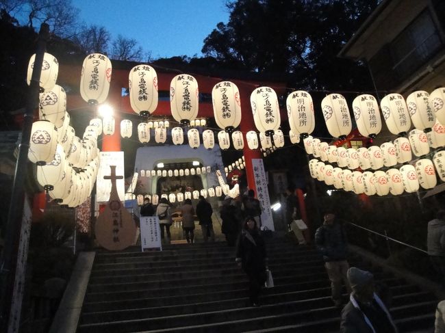 夕暮れ時なので提灯もきれいです