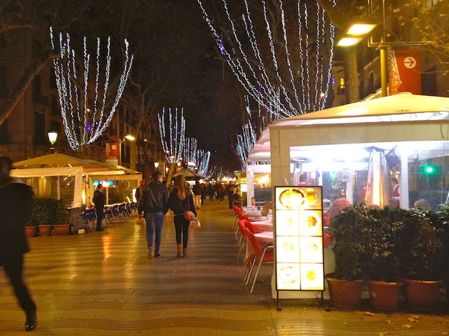 夜のランブラス通りを歩く。<br />ボケリア市場近くのバルで美味しいものいろいろ。