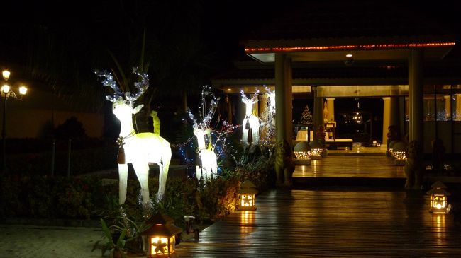 ガラディナーの飾り付けが残っているエントランス