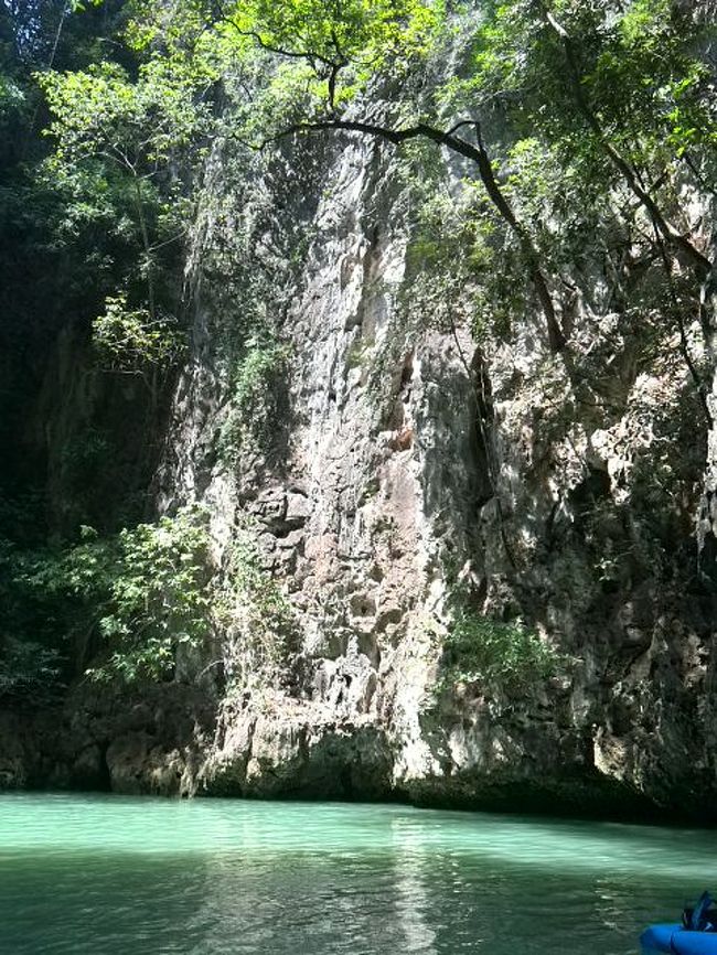 紅の豚でポルコロッソの隠れ家の断崖絶壁から海賊達が下りてくるシーン。<br />ここがそのイメージだ！と夫は主張するのですが…。そうかなぁ。