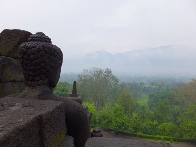 早朝のボロブドール