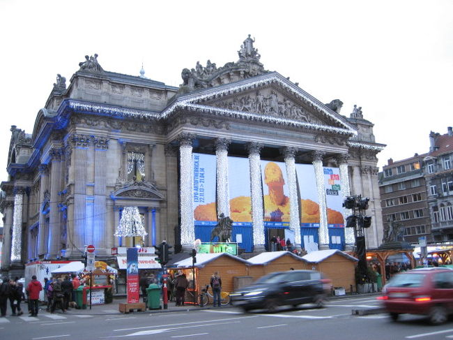 ジュリアン君に会ったあとはテクテク歩いて中華街方面へ途中にあった　<br /><br /><br />証券取引所