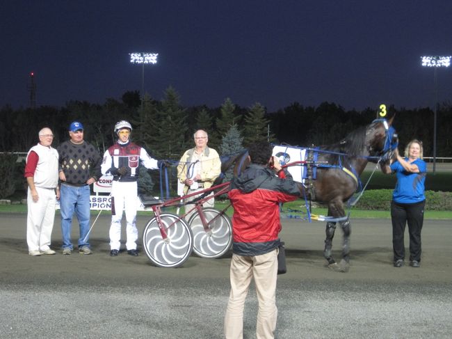 2013 カナダ・モホーク競馬場 トロント郊外のハーネスレース競馬場はのんびり楽しめて食事も美味!