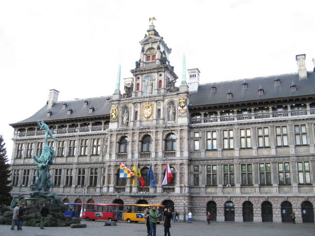 アントワープの市庁舎