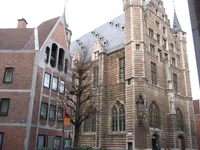 １５０３年の肉屋のギルドハウス<br /><br />現在は博物館になってます