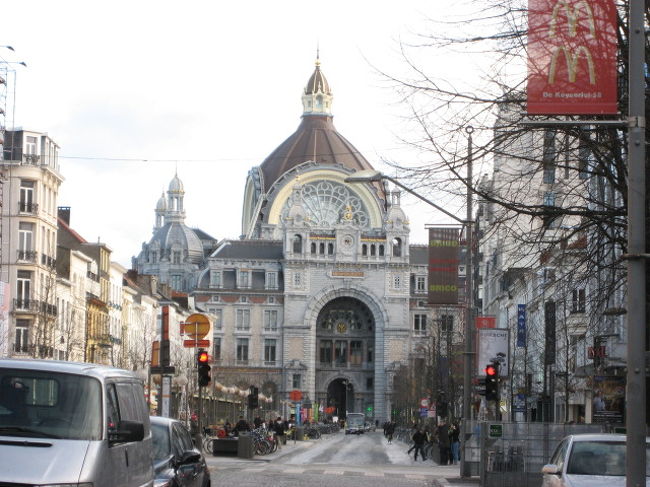 これがアントワープ駅の外観<br /><br />これまたステキ☆