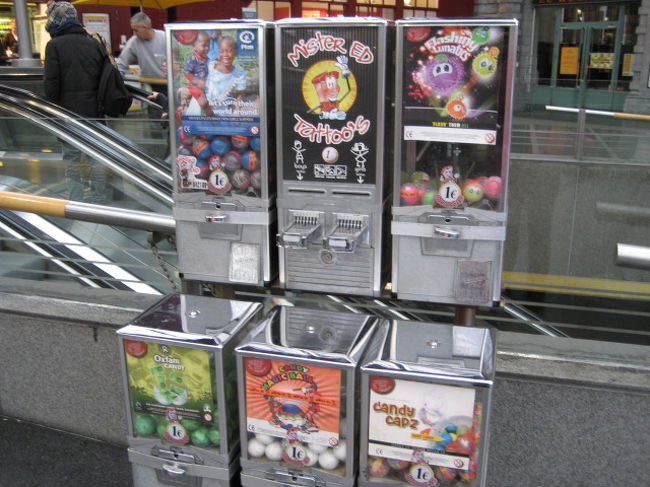 アントワープの駅にあったガチャガチャ