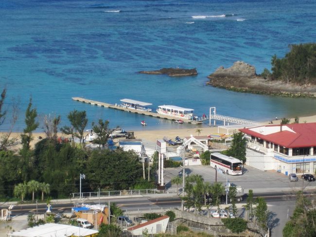 グラスボートがあるこのビーチが、かりゆしビーチです。<br />何度も車で通ってますが、行った事がありませんでした。