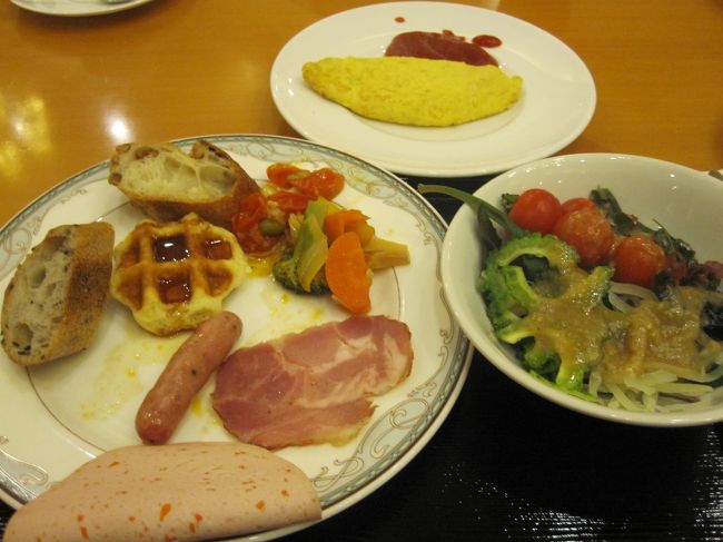 ん〜なんか期待外れかな？<br />オムレツはその場で焼いてもらいましたが、サラダも少ないしパンもあまり惹かれるのが無かったです。