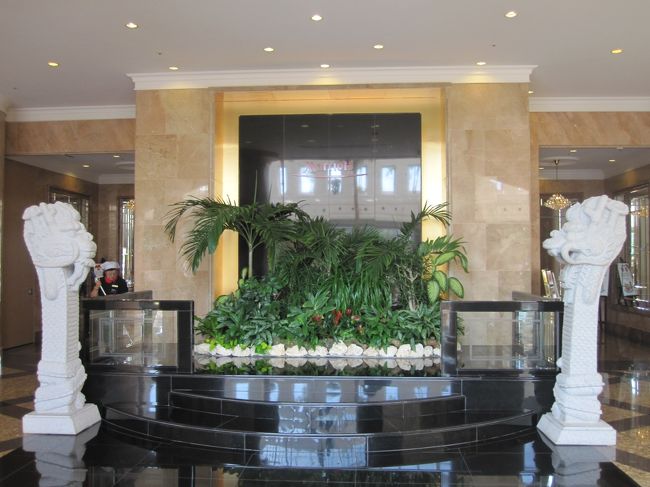 こちらはロビーです。<br /><br />ちょっと残念な朝食でしたが、出口にコーヒーが置いてありお持ち帰りできるサービスは、嬉しかったです。