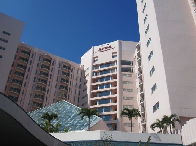 マリオットの外観。<br />天気がいいので少しお出かけします。
