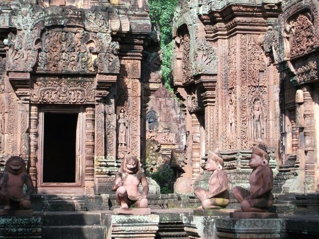 バンテアイ・スレイ：中央祠堂<br /><br />カメラが3倍ズームしかなく「東洋のモナリザ」をカメラで撮ることができず、残念。